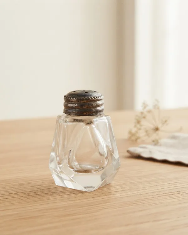 Mini Salero de Cristal con Tapa Metálica