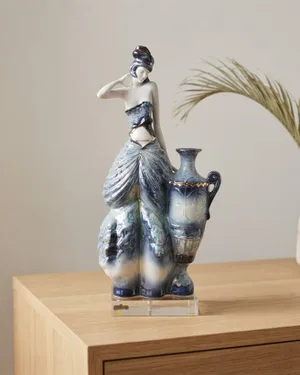 Escultura Cerámica Mujer con Ánfora Galos - miniatura 1