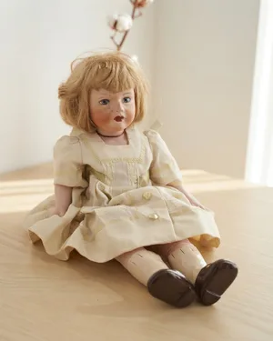 Muñeca de porcelana Fanas - miniatura 1