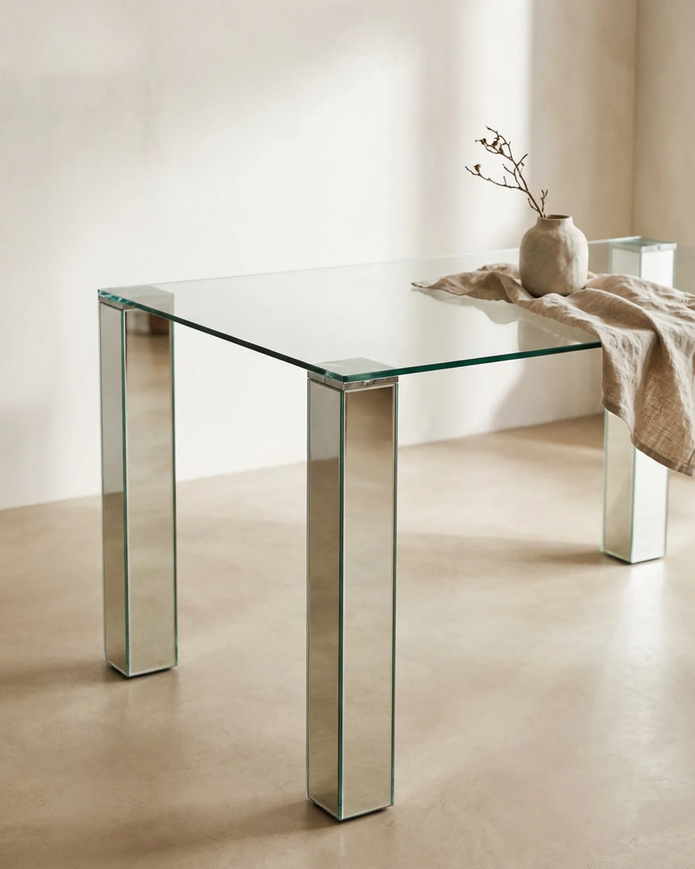 Mesa de Comedor con Cristal y Patas de Espejo - imagen 1