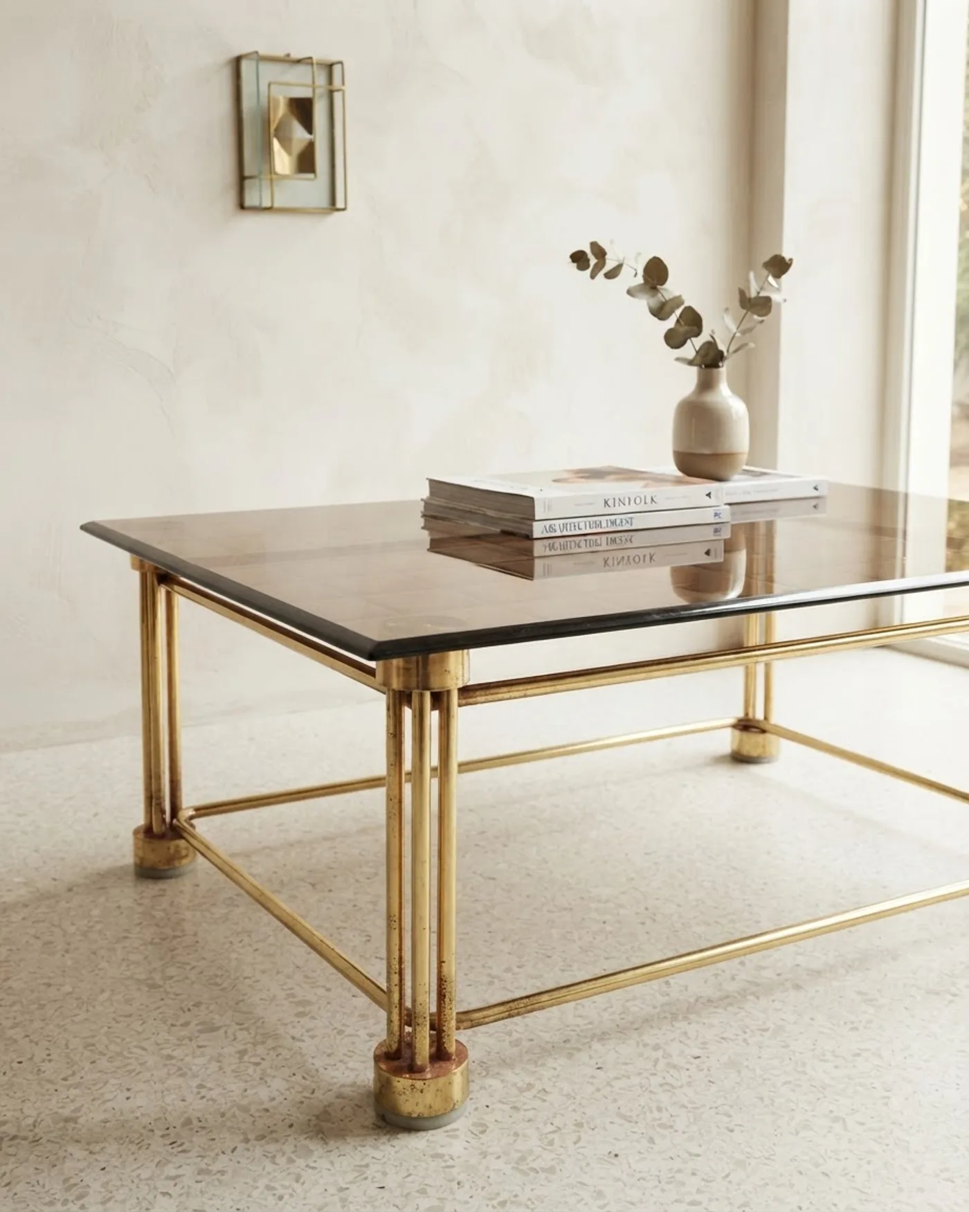 Mesa de Centro Vintage de Latón y Cristal Ahumado - imagen 1