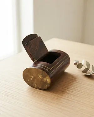 Caja de tabaco vintage de madera y latón - miniatura 1