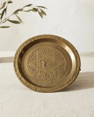 Plato de laton decorativo - miniatura 1