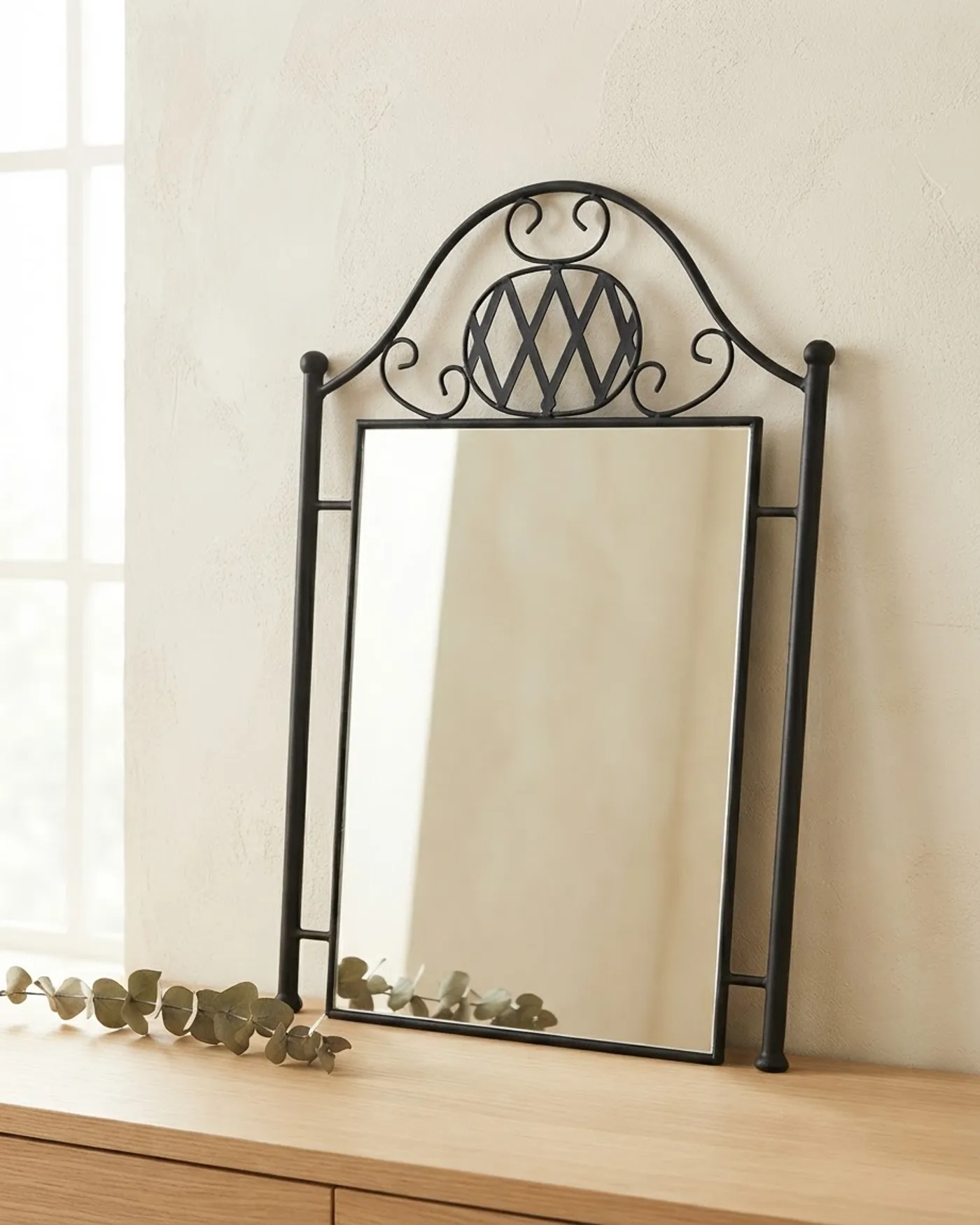 Espejo de Forja Clásico con Diseño Decorativo - imagen 1