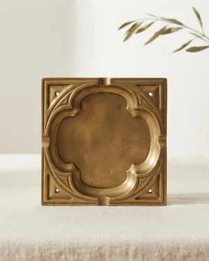 Cenicero de Bronce con Diseño Geométrico - miniatura 1