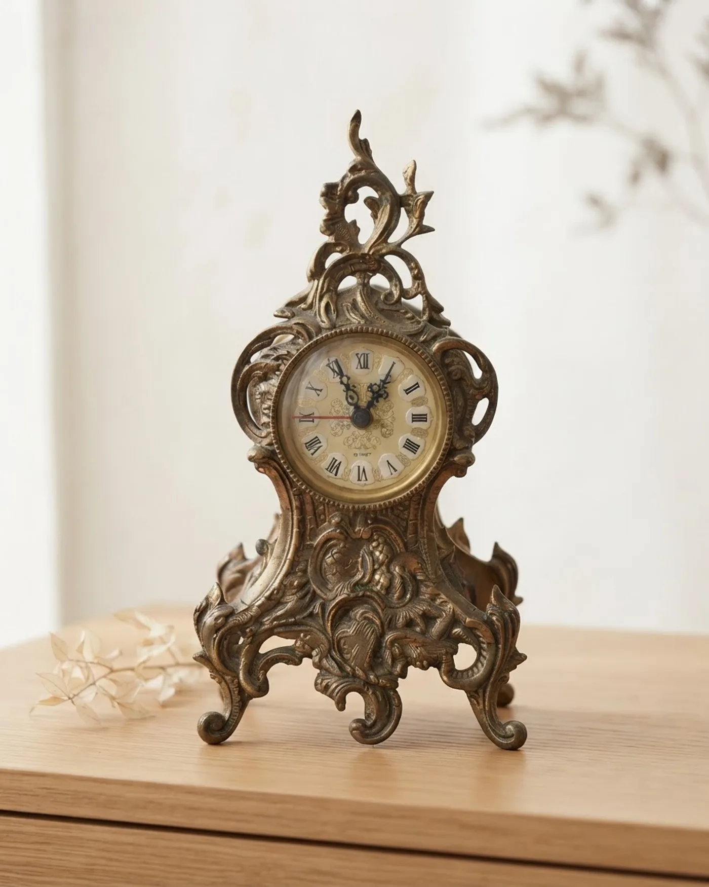 Reloj Sobremesa de Bronce con Diseño Barroco - imagen 1