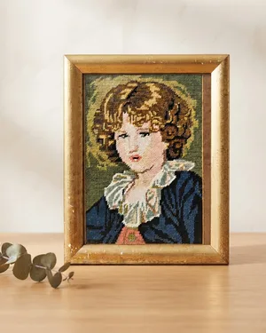 Cuadro de Punto de Cruz Retrato Femenino Enmarcado - miniatura 1