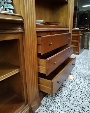 Mueble de comedor en madera con vitrina y estantería - miniatura 6