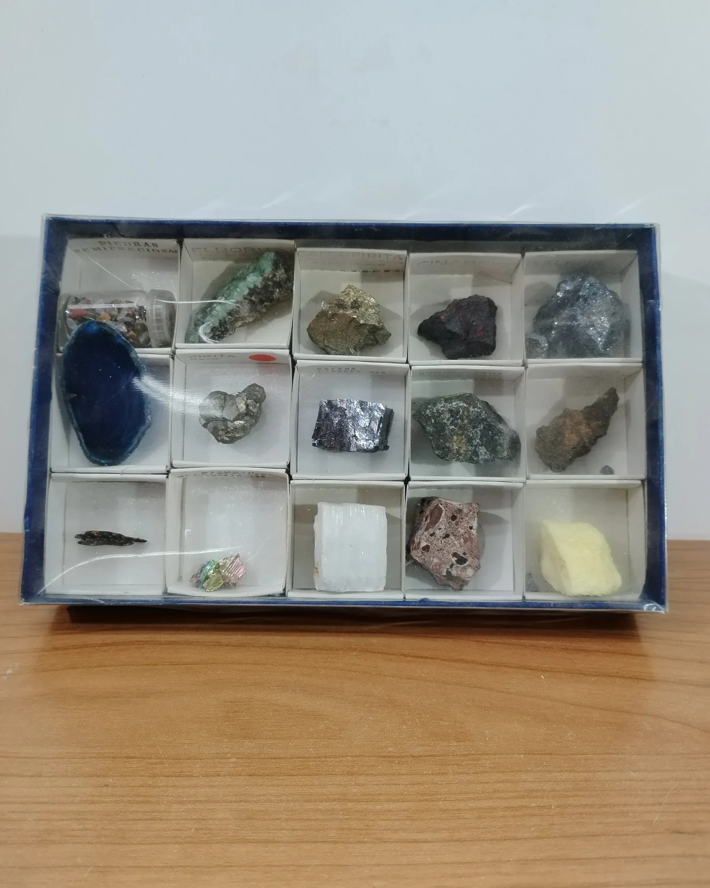 Caja de minerales con 15 ejemplares - imagen 1