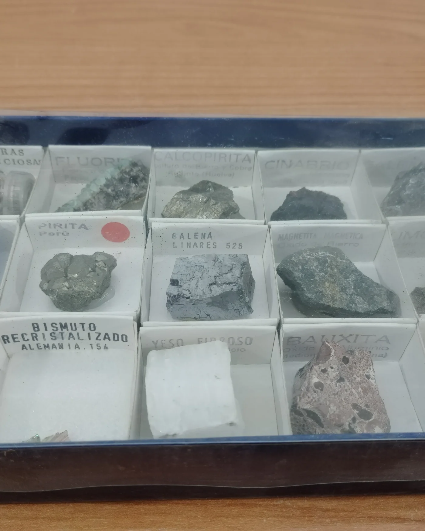 Caja de minerales con 15 ejemplares - imagen 2