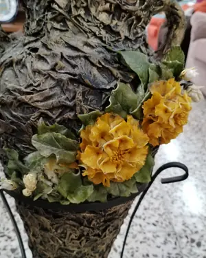 Pareja de ánforas decorativas con pie de forja - miniatura 2