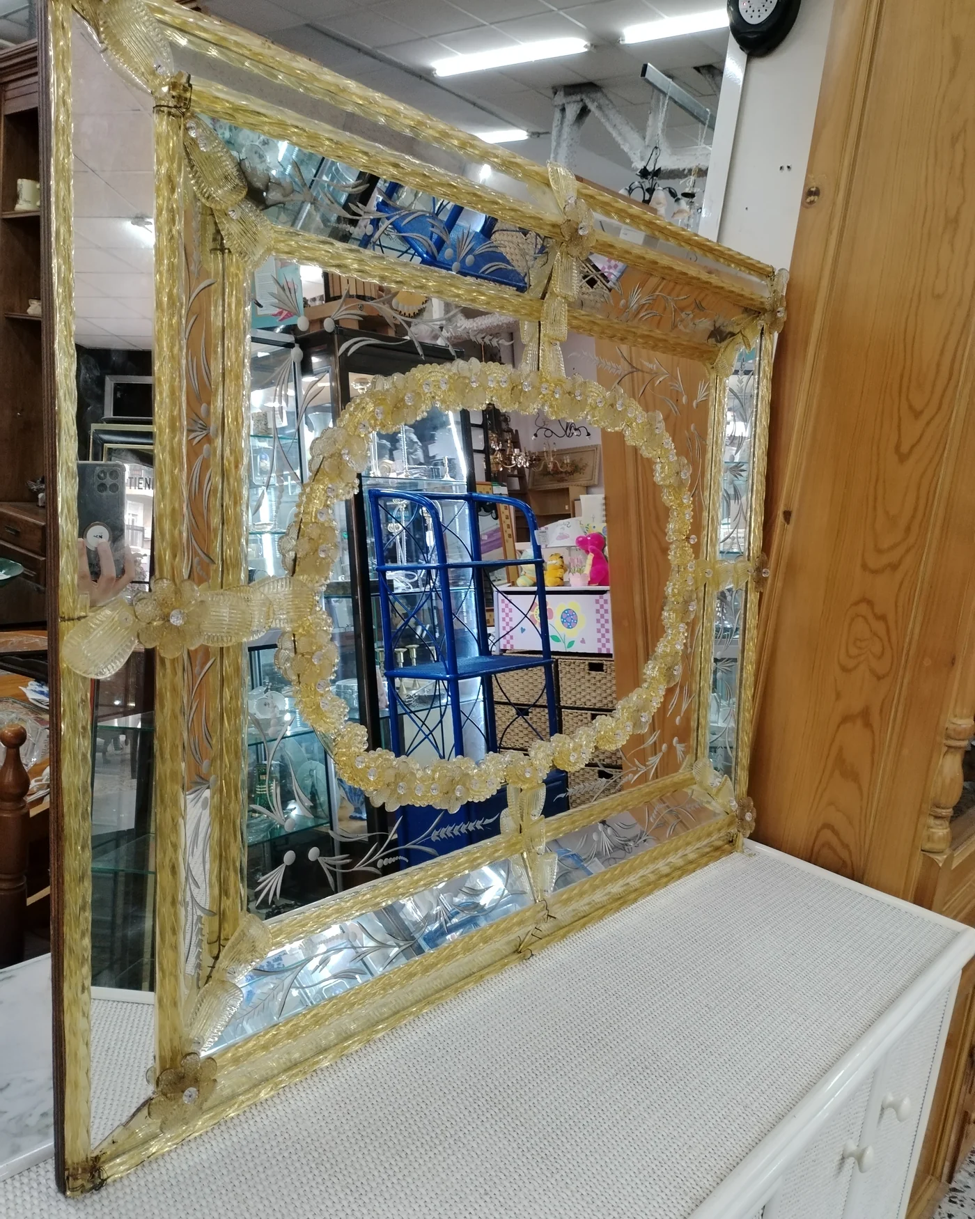 Espejo veneciano de cristal de murano con marco decorativo - imagen 1