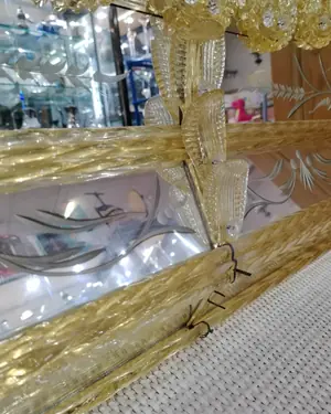 Espejo veneciano de cristal de murano con marco decorativo - miniatura 4