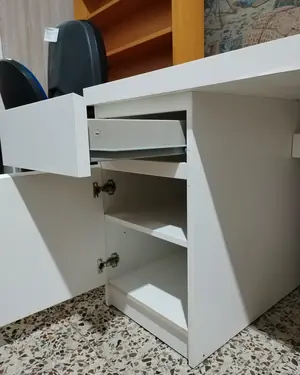 Escritorio blanco malm de ikea - miniatura 3