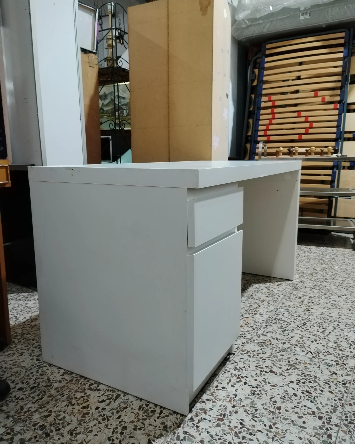 Escritorio blanco malm de ikea - imagen 4