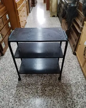 Mesa auxiliar de tres niveles con ruedas - miniatura 2