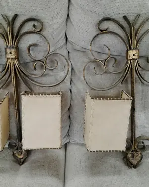 Pareja de apliques de pared dorados en forja - miniatura 1