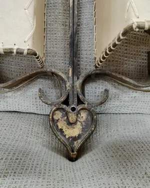 Pareja de apliques de pared dorados en forja - miniatura 4