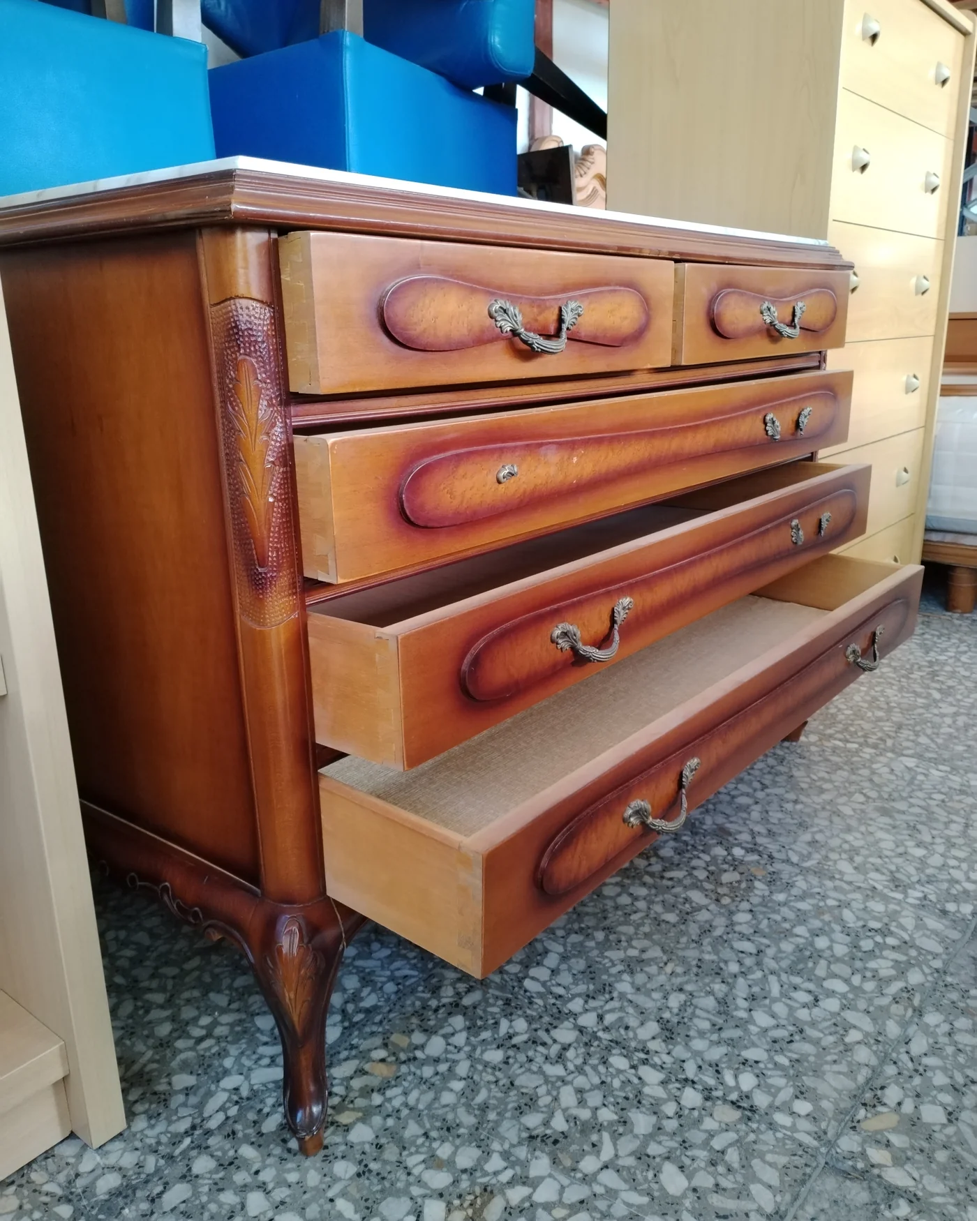 Comoda ANTIGUA de madera y marmol - imagen 2