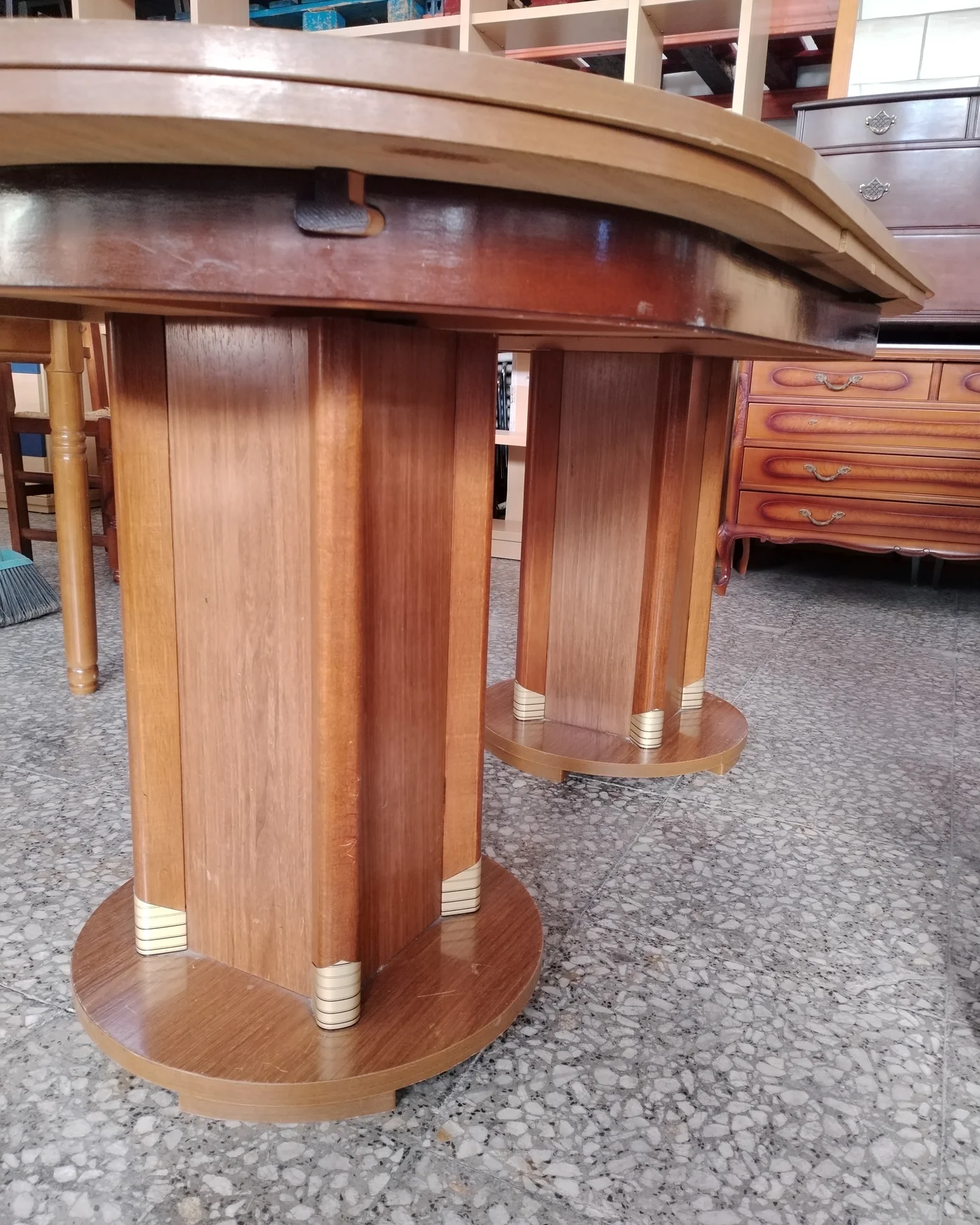 Mesa de Comedor Extensible de Madera con Diseño Art Deco - imagen 3