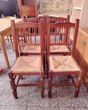 Juego de 4 sillas de madera con asiento de mimbre - miniatura 2