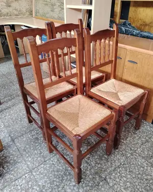 Juego de 4 sillas de madera con asiento de mimbre - miniatura 3