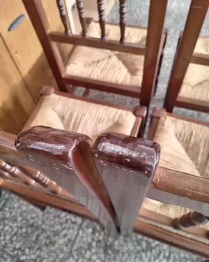 Juego de 4 sillas de madera con asiento de mimbre - miniatura 6