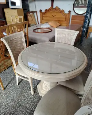 Conjunto de Mesa Redonda Extensible y 4 Sillas Estilo Clásico - miniatura 4