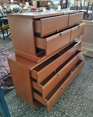 Cómoda y Mesitas de Noche Vintage en Madera - miniatura 3