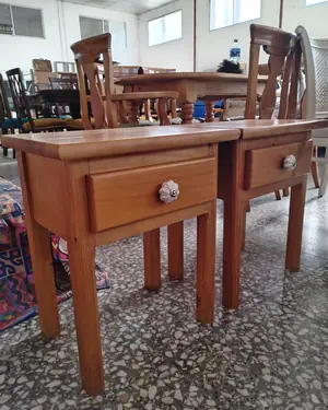 Pareja de mesitas de noche de madera con cajón - miniatura 3