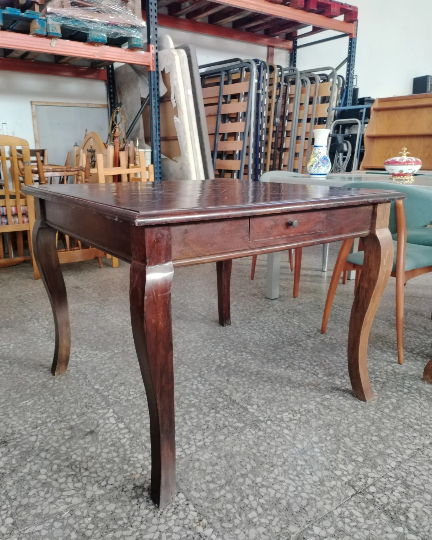 Mesa de comedor vintage con cajones - imagen 2