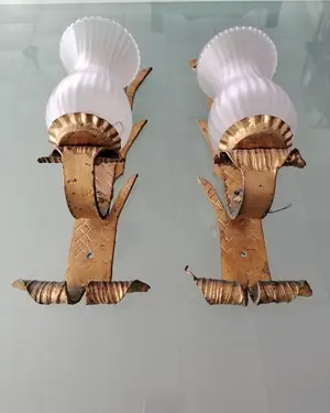 Pareja de apliques de pared dorados en metal y vidrio - miniatura 2