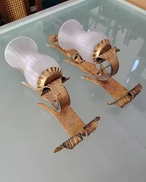 Pareja de apliques de pared dorados en metal y vidrio - miniatura 3