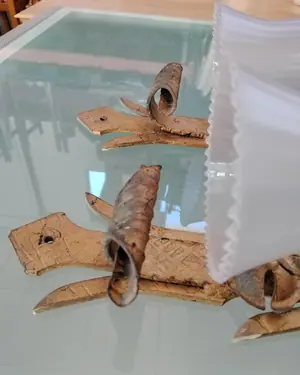 Pareja de apliques de pared dorados en metal y vidrio - miniatura 5
