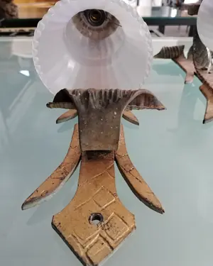Pareja de apliques de pared dorados en metal y vidrio - miniatura 6