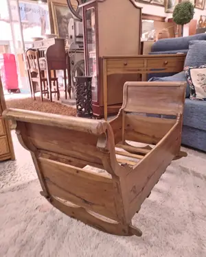 Cuna Antigua de Balancín en Madera - miniatura 5