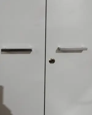 Armario de oficina blanco con cajones - miniatura 2