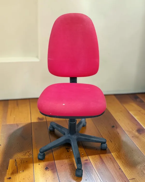 Silla de oficina giratoria roja