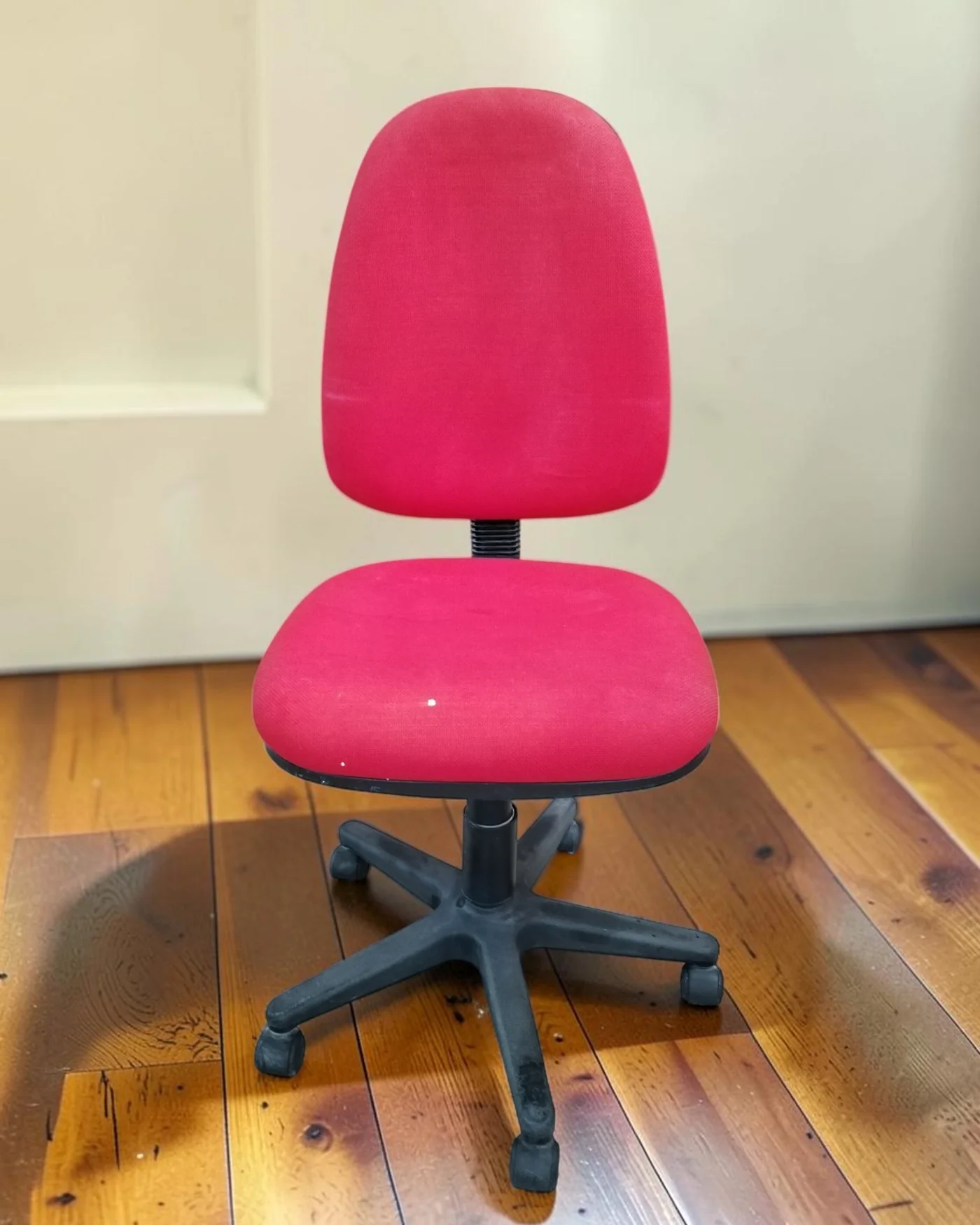 Silla de oficina giratoria roja - imagen 1