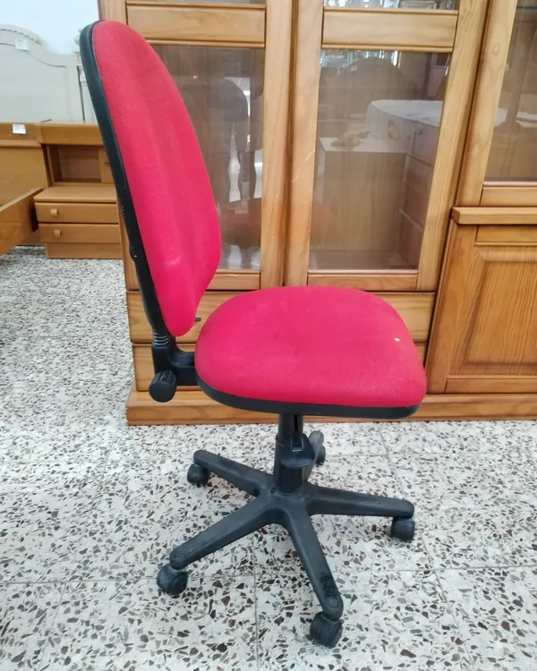 Silla de oficina giratoria roja