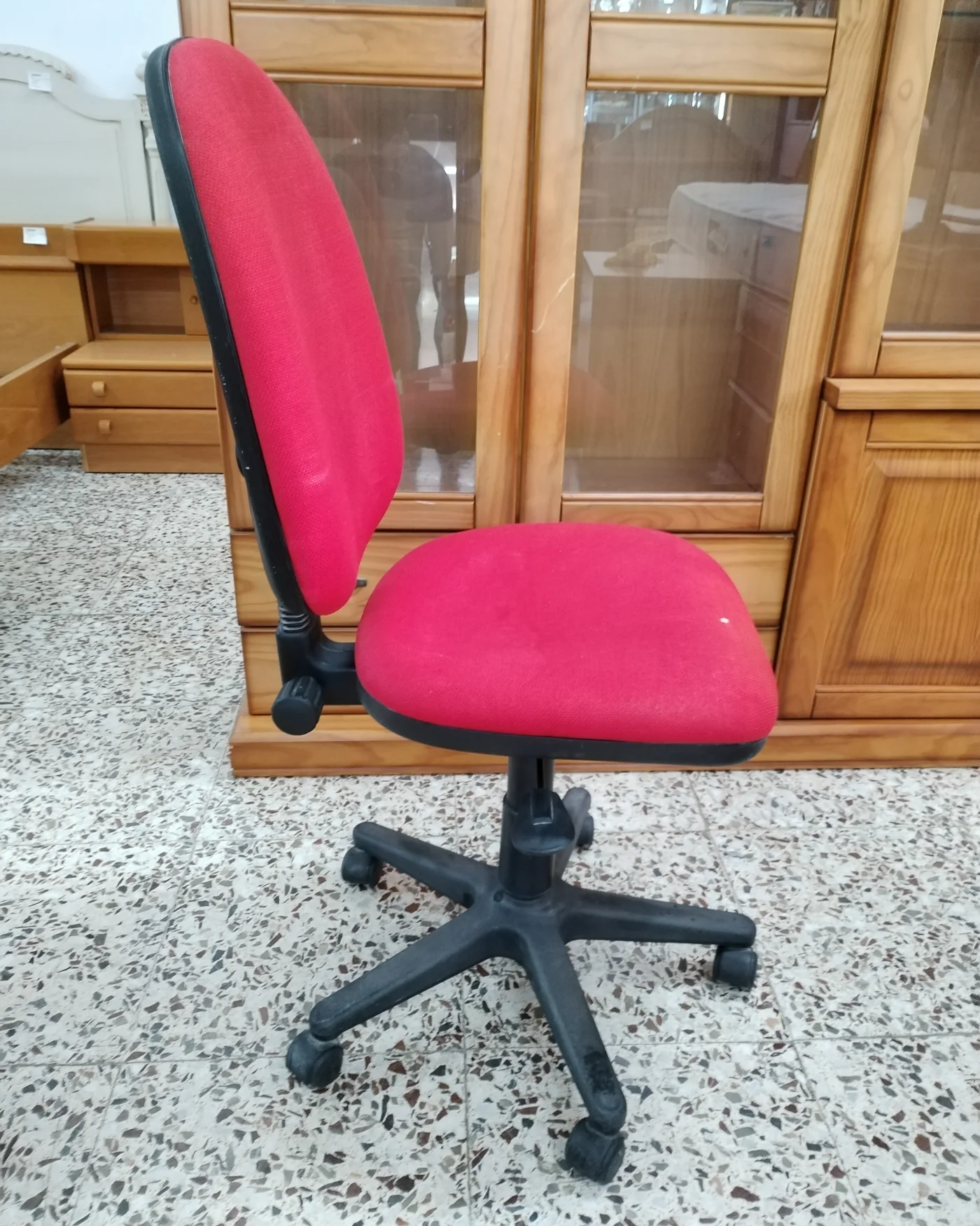 Silla de oficina giratoria roja - imagen 2