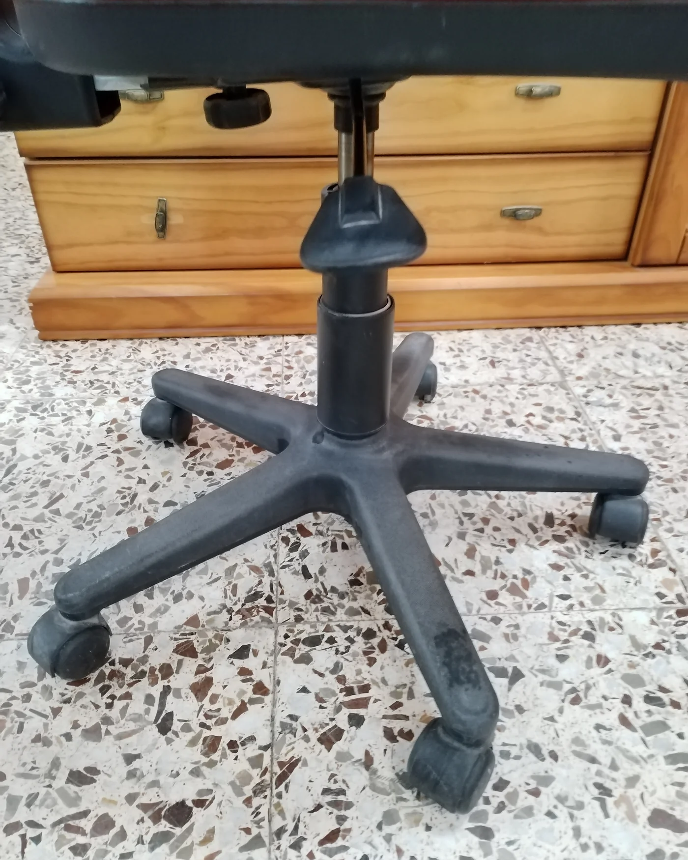 Silla de oficina giratoria roja - imagen 3