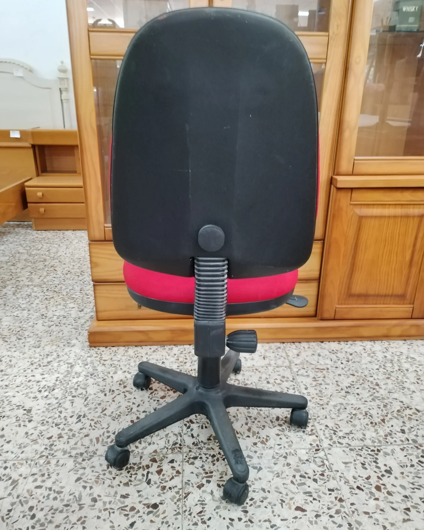 Silla de oficina giratoria roja - imagen 4