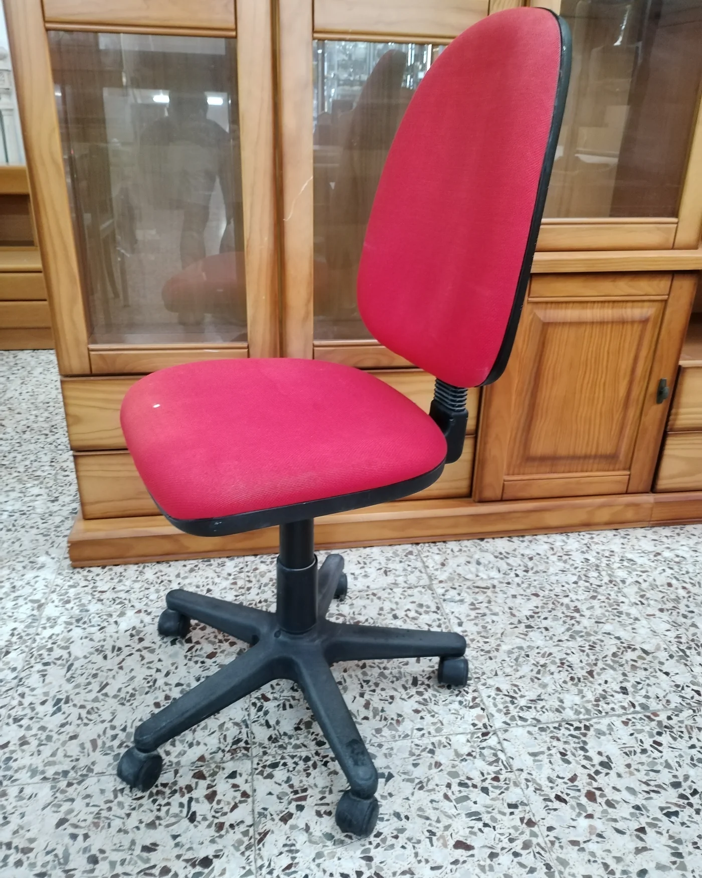 Silla de oficina giratoria roja - imagen 5