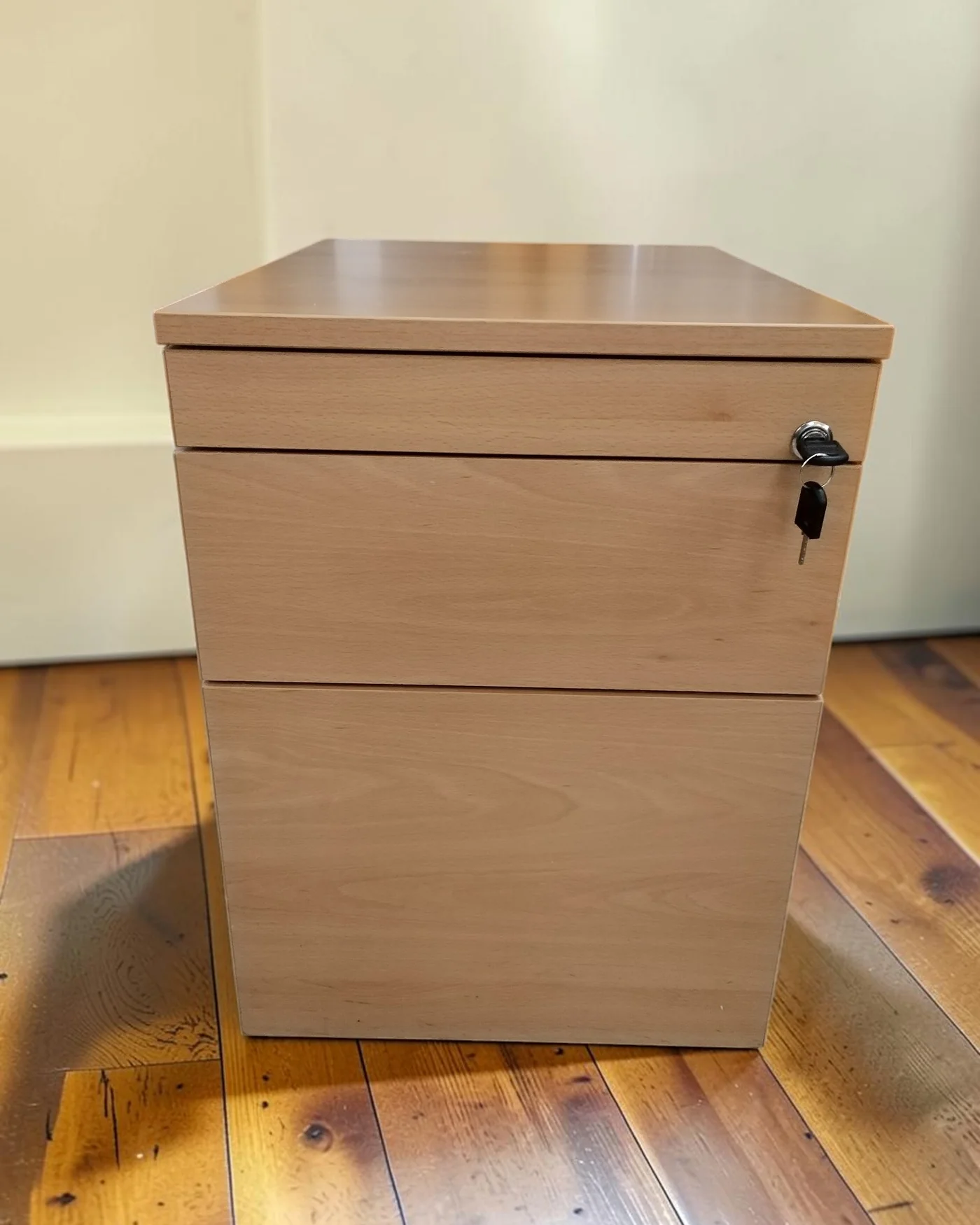 Cajonera de oficina con tres cajones y cerradura - imagen 1