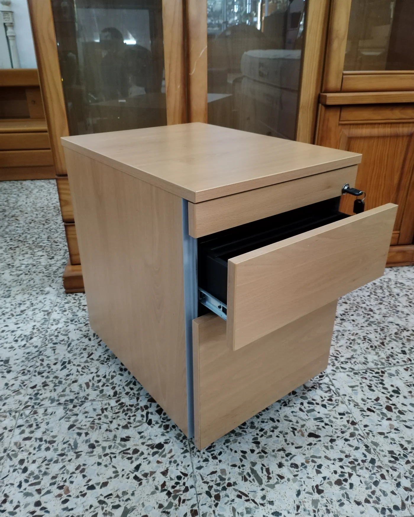 Cajonera de oficina con tres cajones y cerradura - imagen 3