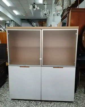 Aparador blanco de madera con puertas de cristal esmerilado - miniatura 2