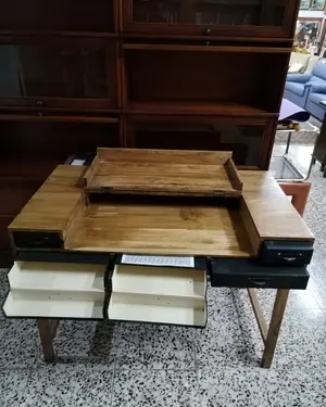 Escritorio de madera maciza con cajones metálicos - miniatura 3