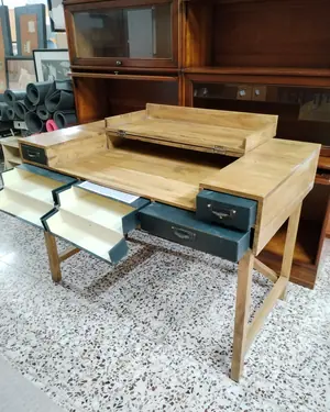 Escritorio de madera maciza con cajones metálicos - miniatura 4