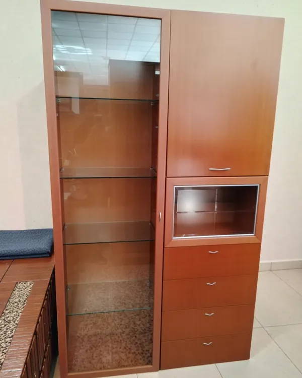 Vitrina de Salón Moderna con Puertas de Cristal y Cajones